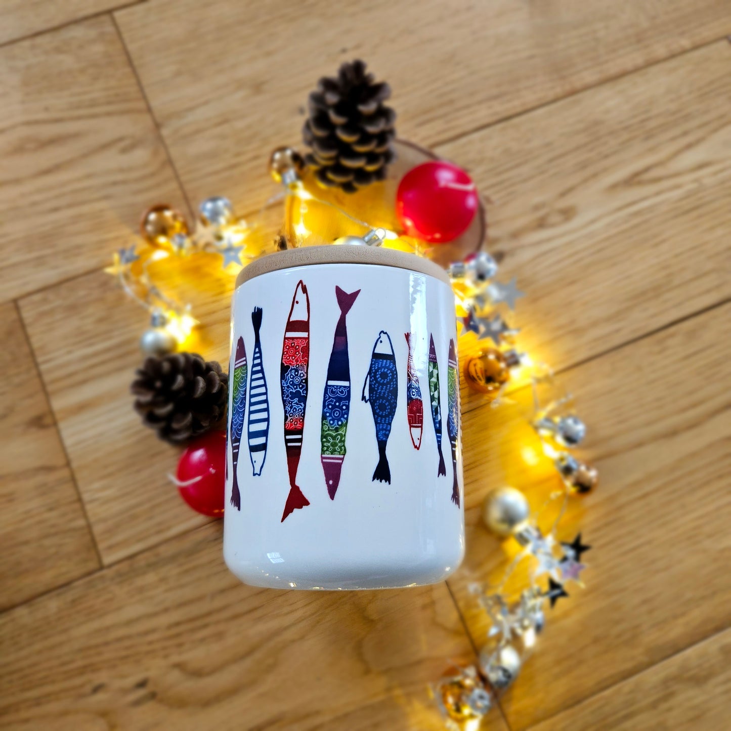 Pot en céramique avec couvercle en bois